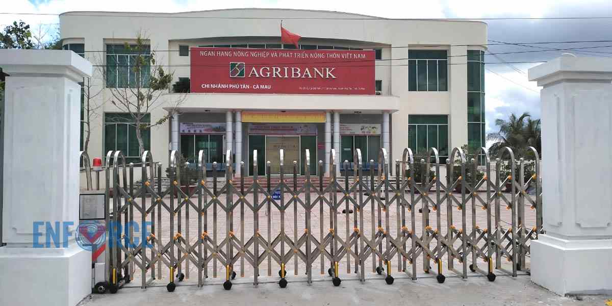 Cong-xep-inox-ngan-hang
